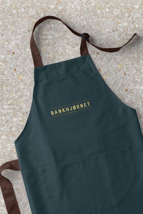 Cafe Staff Uniform, Barista Uniform, Barista Outfits, Cafe Uniform, Barista Apron, Restaurant Aprons, Small Coffee Shop, Bakery Design Interior, Restaurant Uniforms