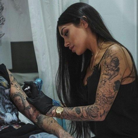 Woman Sleeve, Woman With Tattoos, Chicanas Tattoo, Feminine Tattoo Sleeves, Girls With Sleeve Tattoos, Woman Tattoo, Tattoo Skin, Hip Tattoos Women, Tattoed Women