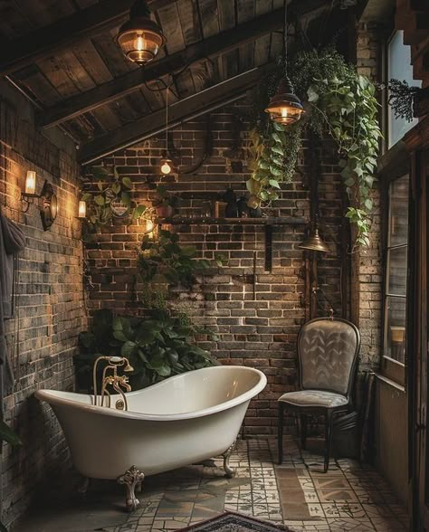 Clawfoot Tub Ideas, Baie Vintage, Gothic Farmhouse, Clawfoot Tubs, House Flippers, Rustic Bathroom Designs, Tub Ideas, Cottage Bathroom, Cabin Home