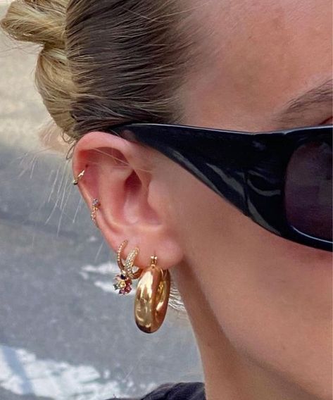 earrings; chunky; trendy; outfits; streetwear; style; gold earrings Ear Piercing Designs Simple, Maximalistic Jewelry, Ears Pirsing, Chunky Earring Stack, Gold Hoops Aesthetic, Gold Hoop Earrings Aesthetic, Gold Earrings Aesthetic, Hoop Earrings Aesthetic, Jewelry Gold Earrings