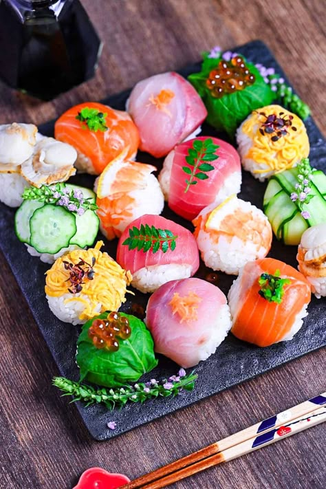 Temari Sushi Balls, Sushi Balls Recipe, Egg Toppings, Sushi Ball, Sudachi Recipes, Temari Sushi, Eggs And Vegetables, Sushi Balls, Rice Salmon