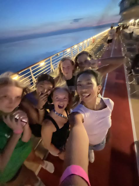 Fun Cruise Ideas, Things To Do On A Cruise, Cruise Friend Group, Cruise Teen Club, Cruise Inspo Pics, Cruise Bucket List, Cruise With Friends, Cruise Picture Ideas, Cruise Friends