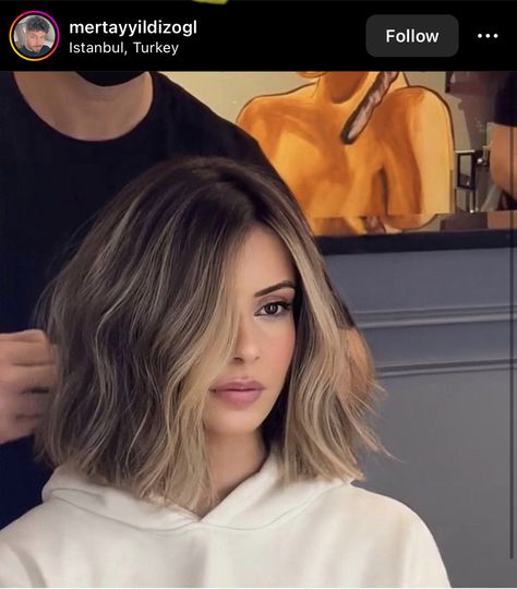 Light Brown With Blonde Front Pieces, Short Hairstyle Women 2024 Trends, Dark Roots Blonde Hair Balayage, Jayne Matthews, Hair Dark Roots, College Hair, Short Bleached Hair, Baylage Hair, 2024 Hairstyles