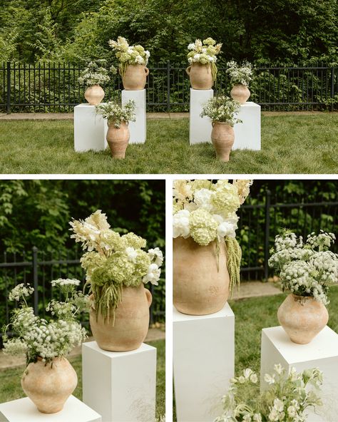 Ceremony Floral Arrangements, Wedding Ceremony Backdrop Outdoor, Ceremony Backdrop Outdoor, French Themed Wedding, Wedding Backdrop Decorations, Wedding Altars, Wedding Ceremony Backdrop, Flower Installation, Modern Flower Arrangements