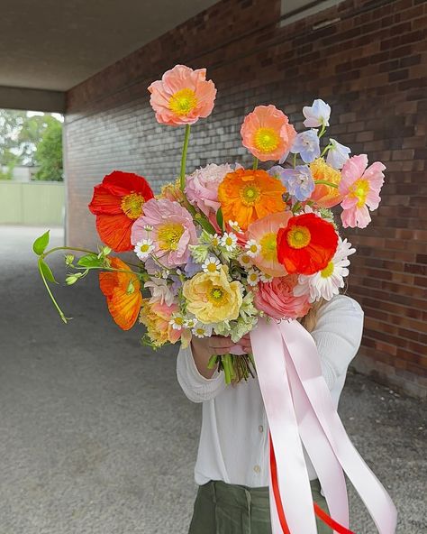 A bridal bouquet with every colour poppy? Absolutely! 💛🧡🩷❤️ Wedding Poppies, Poppy Bridal Bouquet, Poppy Wedding Bouquet, Poppy Flower Bouquet, Poppies Bouquet, Zinnia Bouquet, Poppy Wedding, Destination Wedding Spain, Long Table Wedding