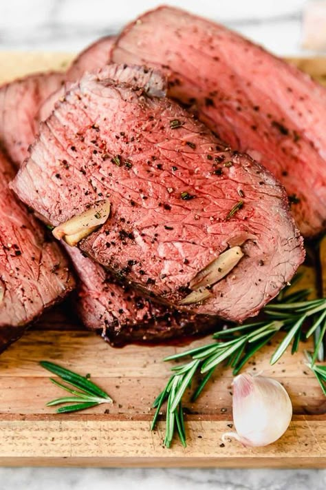 Bottom Round Roast Recipes, Beef Tenderloin Recipes, Roast Beef Sandwich, Beef Tenderloin Roast, Veal Recipes, Tenderloin Roast, Prime Rib Recipe, Sandwich Bar, Roast Beef Recipes