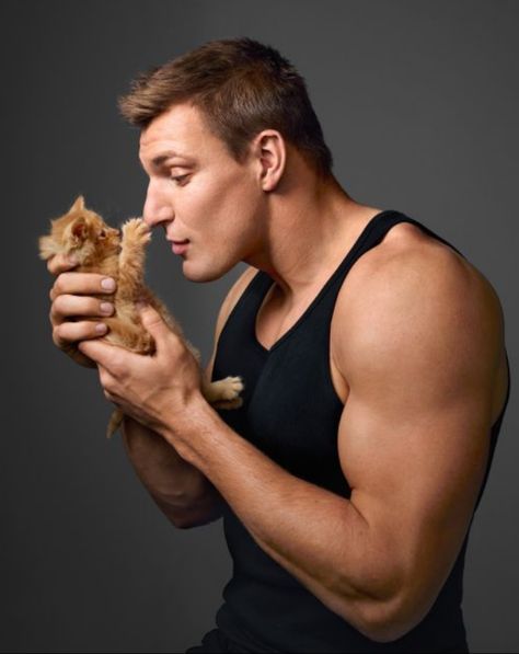 In the interview, Gronk told ESPN The Magazine that he likes to "snuggle" and does pushups and situps while watching Spongebob. Patriots Game, Espn Magazine, Go Pats, New England Patriots Football, Rob Gronkowski, Patriots Fans, Boston Strong, Patriots Football, Boston Sports