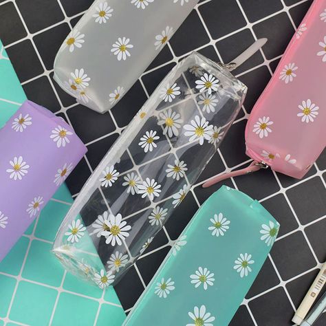 Items Aesthetic, Transparent Pencil Case, Kawaii Transparent, Transparent Pouch, Classy Bags, Cute Pencil Pouches, Pretty School Supplies, Diary Cover, Anime Eye Makeup