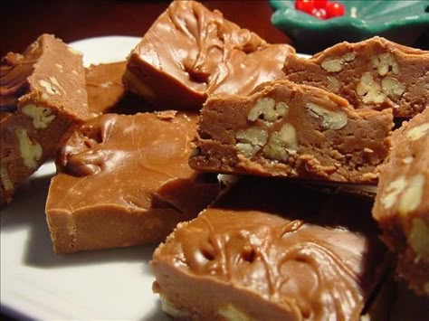 Southern Cooking: Read more at: http://www.food.com/recipe/paula-deens-5-minute-fudge-140261?oc=linkback 5 Minute Fudge, Divinity Candy, Paula Dean, Fudge Ingredients, Fudge Candy, Paula Deen Recipes, Oh Fudge, Homemade Candy, Dessert Tray