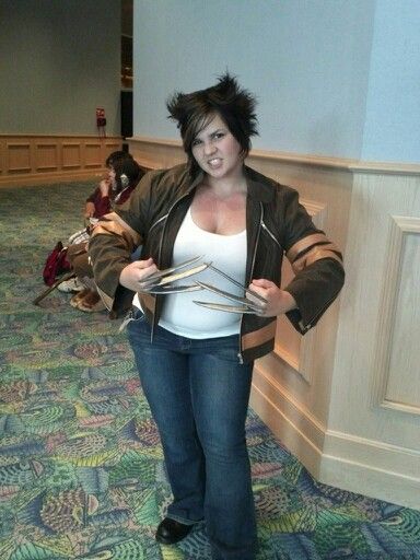 Female wolverine. <3 Female Wolverine Cosplay, Wolverine Costume Female, Girl Wolverine, Wolverine Halloween Costume, Female Wolverine, X Men Costumes, Wolverine Costume, Wolverine Cosplay, Laura Kinney