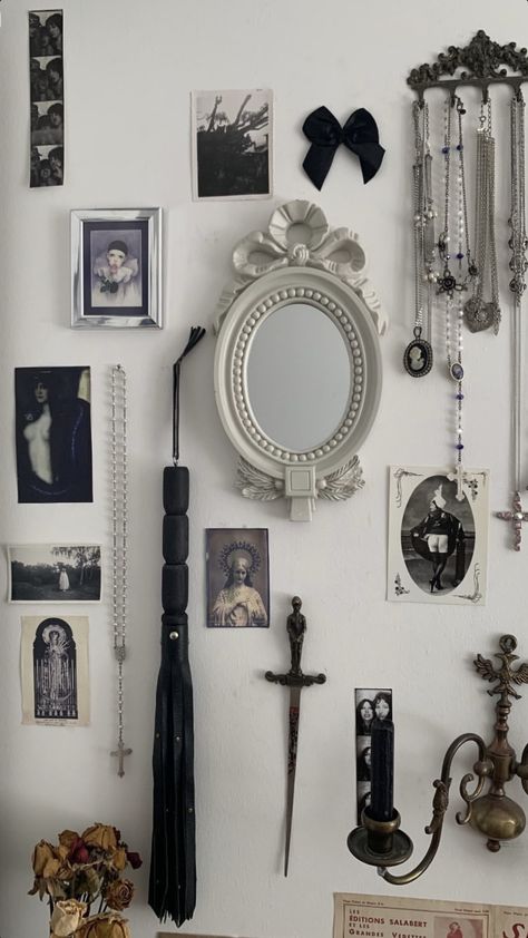 White Goth Living Room, Vintage Goth Aesthetic Room, Gothic Dressing Room, White Goth Decor, Silver Room Aesthetic, White Goth Bedroom, White Goth Room, Goth Aesthetic Room, Minimalist Goth Decor