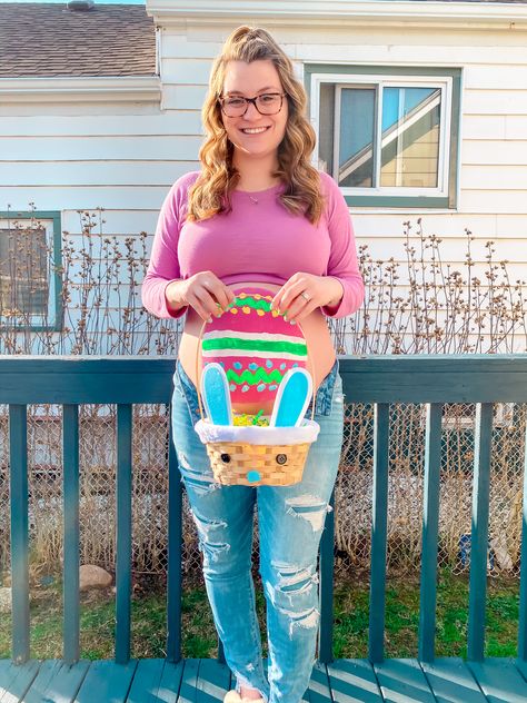 Cute Pregnant, Easter Pregnancy Announcement, Belly Painting, Easter Pictures, Pregnancy Photo, Baby G, Baby Bumps, Photo Idea, Pregnancy Photoshoot