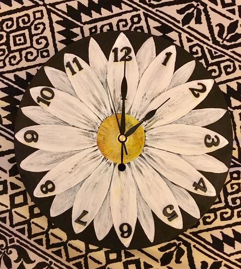 DIY flower clock Clock Painting Ideas On Canvas, Diy Clock Painting Ideas, Clock Painting Acrylic, Grinch Shots, Clock Painting Ideas, Homemade Clocks, Clock Drawings, Clock Design Ideas, Clock Craft