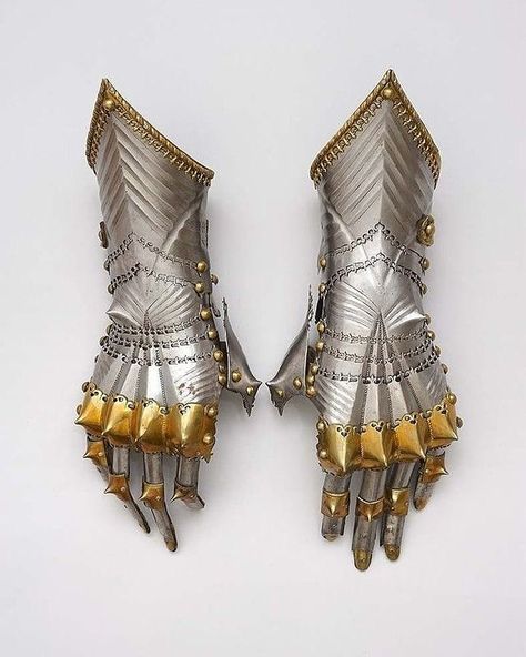 𝕍𝕀ℝ𝕋𝕌𝔸𝕃 𝕄𝕌𝕊𝔼𝕌𝕄 na Instagramie: „Gauntlets of Maximilian I, by Lorenz Helmschid - 1485 Lorenz Helmschmied or "Helmschmid" was a German armourer and a member of the…” Knight Gauntlet, Armor Hand, Gothic Gloves, Pillars Of The Earth, Witch King Of Angmar, Drawing Poses Male, Gesture Drawing Poses, Medieval Cosplay, Zbrush Character