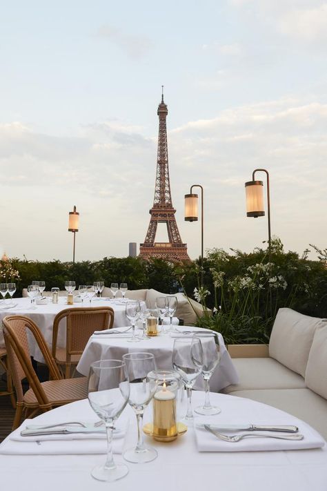 Best Restaurants In Paris, Rumble In The Jungle, Restaurants In Paris, Paris Dream, Paris Vibes, Restaurant Paris, Paris Aesthetic, Paris Restaurants, The Eiffel Tower