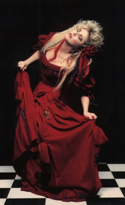 Red Dress Pics - The Ledge Stevie Nicks Style, Stephanie Lynn, Lindsey Buckingham, Gold Dust Woman, Stevie Nicks Fleetwood Mac, Women Of Rock, White Witch, Gold Dust, Fleetwood Mac