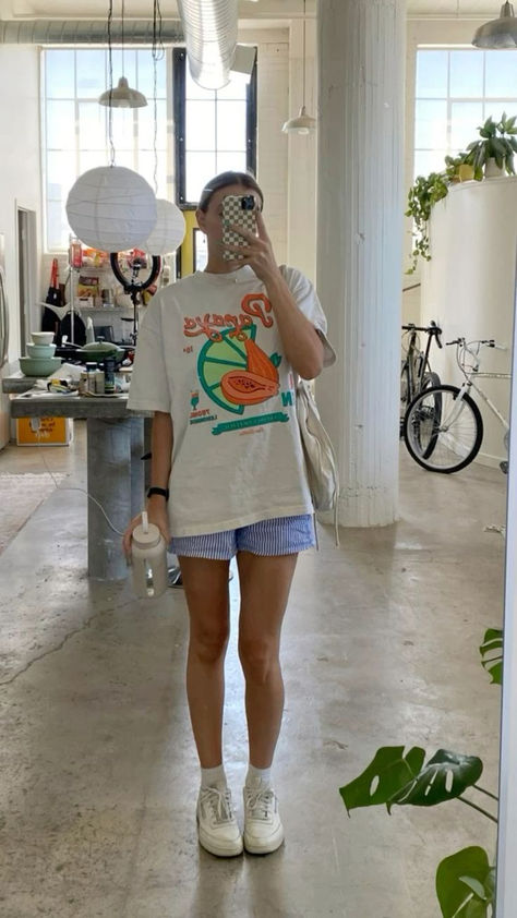 Cute Put Together Outfits Summer, Trendy Style Outfits Summer, Funky Converse Outfit, Europe Summer 2025 Outfits, Tshirt With Shorts Outfits, Oversized Top Outfit Summer, Graphic Tees Summer Outfit, Summer Outfits T Shirts Casual, Casual Outdoor Outfit Summer