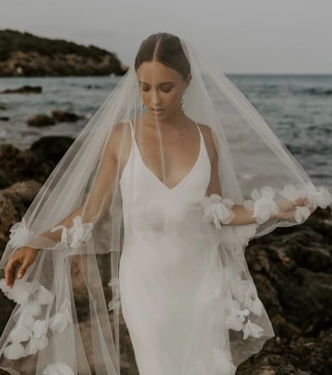 Modern Veil, Minimal Dresses, Embellished Veil, Veil Styles, Ethereal Wedding, Wedding Dress With Veil, 2025 Wedding, Wedding Vision, Dreamy Wedding