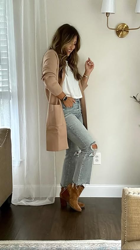 Long Beige Cardigan Outfit Winter, Brown Duster Outfit, Tan Duster Cardigan Outfit, Outfits With Tan Cardigan, Coat Cardigan Outfit, Apricot Cardigan Outfit, Cardigan 2024 Trend, Long Cream Coat Outfit, Beige Cardigan Outfit Winter