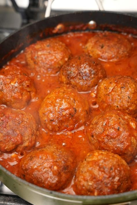 The BEST Spaghetti and Homemade Meatballs (VIDEO) - CJ Eats Recipes Eggs Tomato Sauce, Tomato Marinara Sauce, Moist Meatballs, Italian Sauce Recipes, Cj Eats, Spaghetti Meatball Recipes, Beef And Pork Meatballs, Popular Pasta Recipes, Best Marinara Sauce