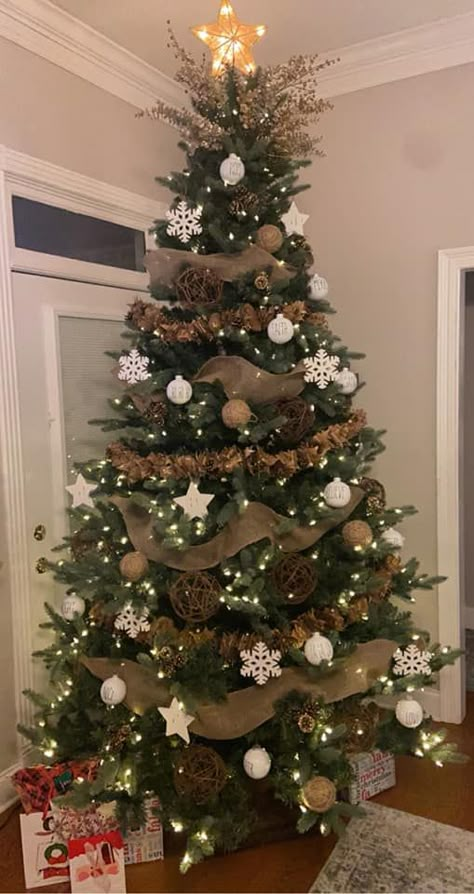 Simple Tree Decor, Christmas Tree Decor Ideas 2023, Outdoor Christmas Tree Decorations, Colorful Christmas Decorations, Decoration Ideas Christmas, Christmas Tree Decor Ideas, Tree Decor Ideas, Outdoor Christmas Tree, Ideas Navidad