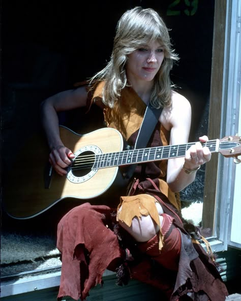 Nancy Wilson- Talent AND Beauty :-) Nancy Wilson Heart, Ann And Nancy Wilson, Wilson Sisters, Ann Wilson, Nancy Wilson, Music Heart, Rock & Roll, Anna Karina, Heart Band