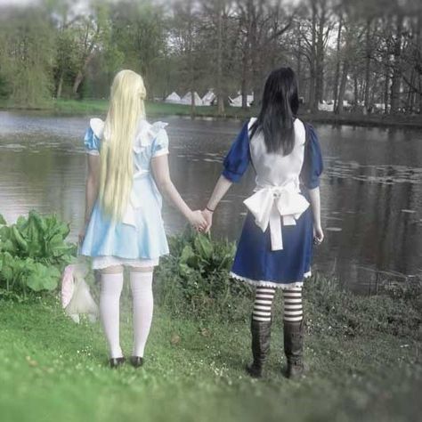 American Mcgee’s Alice, Creepy Cute Aesthetic, Alice Cosplay, Madness Returns, Alice In Wonderland Aesthetic, Alice Liddell, Alice Madness Returns, Alice Madness, Two Girls