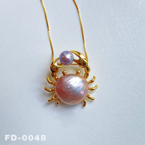 Silver And Pearl Jewelry, Crab Necklace, Crab Jewelry, Marine Jewelry, Ocean Theme Jewelry, Gifts For Halloween, Pendant Ideas, Handmade Pendant Necklace, Trending Jewelry