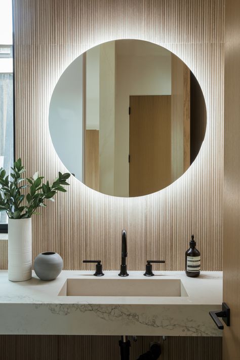 Modern Powder Room Design, Transitional Powder Room, Drømme Bad, Contemporary Powder Room, Powder Room Lighting, Modern Powder Room, Powder Room Remodel, Powder Room Decor, Bad Inspiration