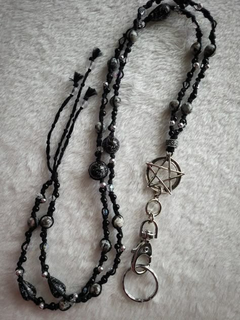 Diy handmade witchy goddess lanyard with Yooperlite and clear quartz beads. Witchy Handmade Jewelry, Alternative Jewelry Diy, Witchy Jewelry Diy, Diy Goth Jewelry, Witch Jewelry Diy, Goth Jewelry Diy, Witchy Goddess, Goth Jewellery, Macrame Designs