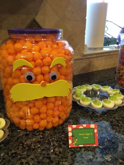 Green Eggs And Ham Dr Seuss, Green Eggs And Ham Party, Green Eggs And Ham Birthday Party, Dr Suess Food Ideas For Kids, Lorax Decoration Ideas, Grinch Brunch, Dr Seuss Treats, Dr Seuss Snacks, Dr Seuss Decorations