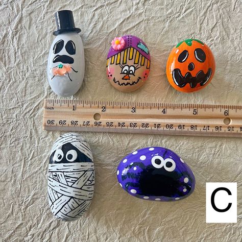 Painted Ghost Rocks, Neon Painted Rocks, Painted Halloween Rocks, Halloween Painted Rocks, Fall Rocks, Rich Garden, Ladybug Rocks, Painted Things, Doodle Art Flowers