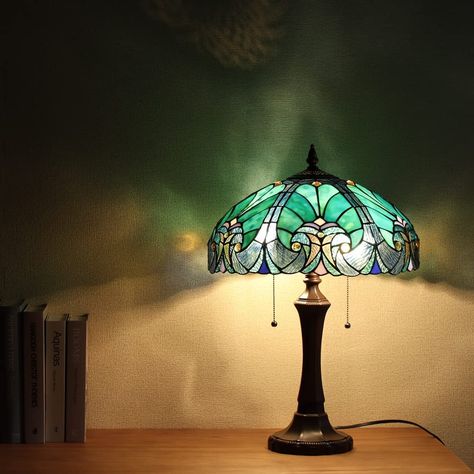 Motifs Art Nouveau, Stained Glass Table, Stained Glass Lamp Shades, Stained Glass Table Lamps, Tiffany Style Table Lamps, Tiffany Style Lamp, Green Lamp, Tiffany Table Lamps, Tiffany Stained Glass