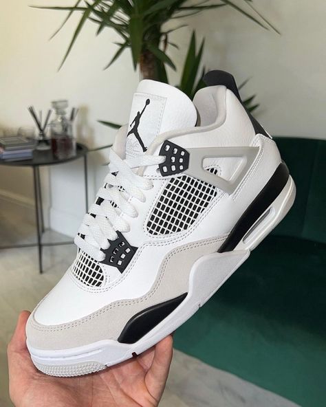 Air Jordan 4s Retro, Best Jordans, Jordan 4s Retro, Cheap Jordan Shoes, Jordan Retro 4, Nike Shoes Girls, Trendy Shoes Sneakers, Retro 3, Jordan Shoes Girls