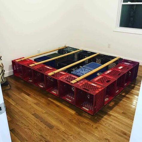 Crazy DIY Bed Frame Ideas You Can Make Easily At Home Box Spring Alternative, Crate Bed Frame, Milk Crates Diy, Making A Bed Frame, Milk Crate Furniture, Bed Frame Ideas, Milk Crate Storage, Diy Pallet Bed, Diy Platform Bed