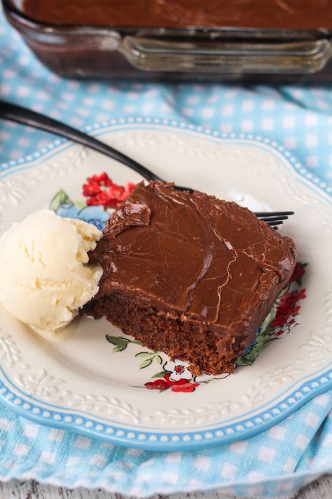 Old Fashioned Coca Cola Cake - Jen Around the World Cocoa Cola Cake, Chocolate Coca Cola Cake, Coke Cake, Cola Recipe, Cocoa Cola, Coca Cola Cake, Boxed Cake Mixes Recipes, Cola Cake, Box Cake Mix