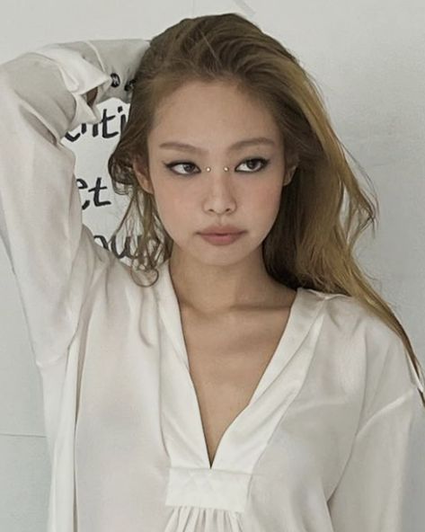 Jennie Without Makeup Blackpink, Jennie Blackpink No Makeup, Jennie Kim No Makeup, Blackpink Jennie Without Makeup, Jennie Kim No Face Photo, Jennie Curly Hair, Jennie Icon, Jennie Kim Blackpink, Current Mood