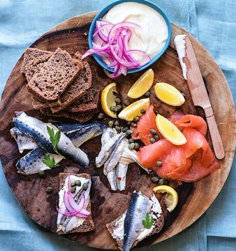 Scandinavian Sandwiches, Nordic Diet, Tinned Fish, Seafood Entrees, Fish Platter, Seafood Platter, Party Food Platters, Seafood Dinner, Food Platters