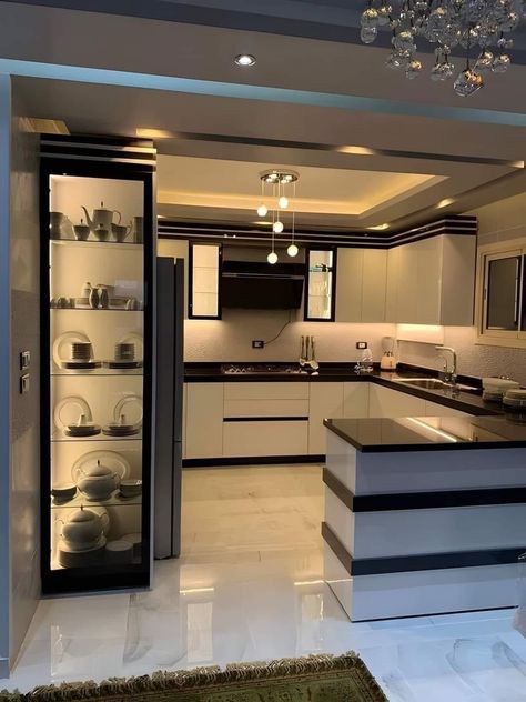 Facebook Desain Pantry, Interior Design Your Home, Modern Kitchen Cabinet Design, Hall Interior Design, Kitchen Interior Design Decor, Kitchen Interior Design Modern, Kitchen Design Plans, Cupboard Design, House Design Kitchen