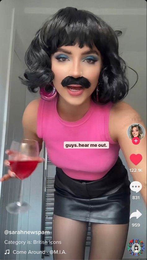 80s Cosplay Ideas, Beautiful Costume Ideas, Halloween Short Brown Hair Costume, Black Haired Costume Ideas, Costumes For Short Hair Woman, Freddy Mercury Halloween Costumes, Halloween Costumes For Women With Short Hair, Short Curly Hair Halloween Costumes, Horror Costume Ideas For Women