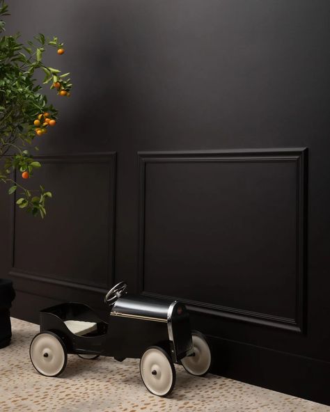 The Best (Almost) Black Paint Colors - Jenna Kate at Home Black Bathroom Paint, Paint Color Swatches, Black Painted Walls, Charcoal Paint, Black Paint Color, Dark Paint Colors, William Black, Paint Colors Benjamin Moore, Benjamin Moore Colors