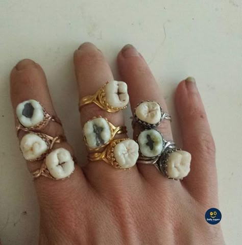 Human Teeth Jewelry, Clay Teeth, Tooth Ring, Pinterest Jewelry, Human Teeth, The Creeper, Teeth Jewelry, Funny Fashion, Fashion Fail