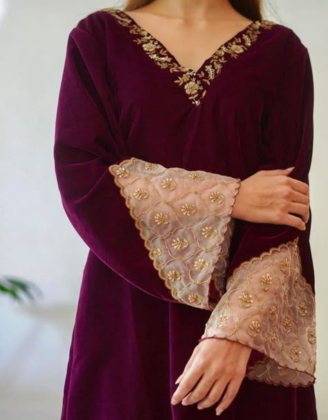 Beautiful Sleeves, Simple Dress Casual, Lace Dress Design, Velvet Dress Designs, Latest Dress Design, Neck Designs For Suits, Salwar Kamiz, Pakistani Fashion Casual, Pakistani Fancy Dresses