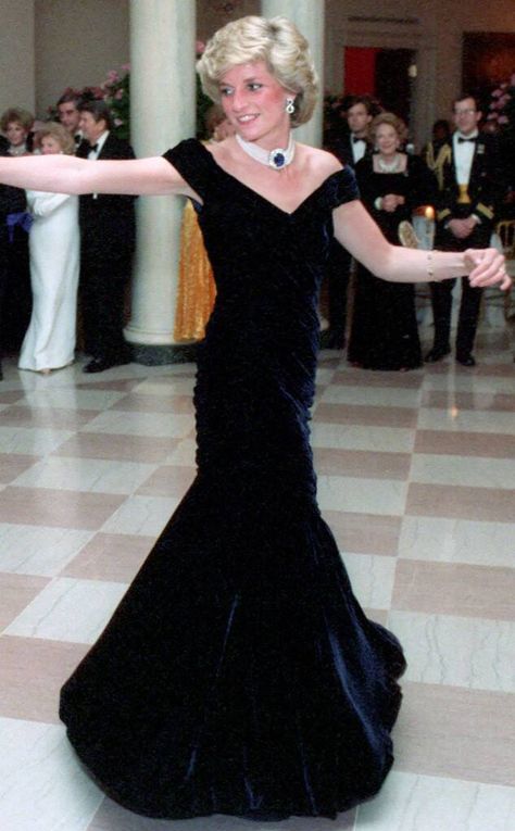 Princess Diana Dancing, Princess Diana Dresses, The Royal Opera House, Princess Diana Fashion, Net Blouse, Royal Opera House, Princes Diana, Diana Fashion, New Blouse Designs