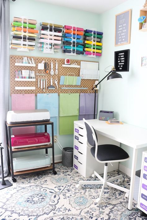 Home Office Cricut Ideas, Cricut Home Office, Simply Tidy Craft Room, Sublimation Room Setup, Small Craft Area Ideas, Craft Room Ideas Cricut, Small Space Craft Room, Craft Room Peg Board, Cricut Setup