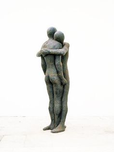 Hugging Sculpture, Hug Sculpture, Anthony Gormley, People Hugging, Couple Sculpture, Lampe Art Deco, Ceramic Sculpture Figurative, Human Sculpture, Antony Gormley