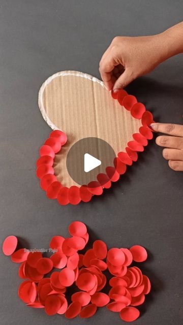 Best Wall Hanging Crafts, Craft For Paper, Craft Heart Ideas, Craft Wall Hanging Ideas, Paper Craft Heart, How To Make A Wall Hanging, Wall Craft Ideas With Paper, How To Make Heart With Paper, How To Make Wall Hangings