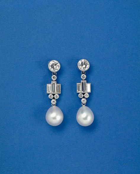 Queen Elizabeth Jewellery, Historical Jewellery Royal Families, Princess Margaret Jewellery, Queen Elizabeth Earrings, Queen Elizabeth Pearl Necklace, Baguette Earring, Diamond Earrings Design, Pearl Jewels, African Necklace