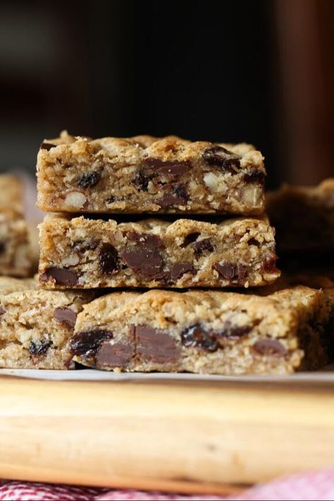 Oatmeal Cookie Bars Recipes, Oatmeal Raisin Chocolate Chip Cookies, Oatmeal Raisin Bars, Bars With Chocolate Chips, Easy Oatmeal Raisin Cookies, Raisin Bars, Chewy Oatmeal Cookie, Oatmeal Chocolate Chip Bars, Oatmeal Cookie Bars