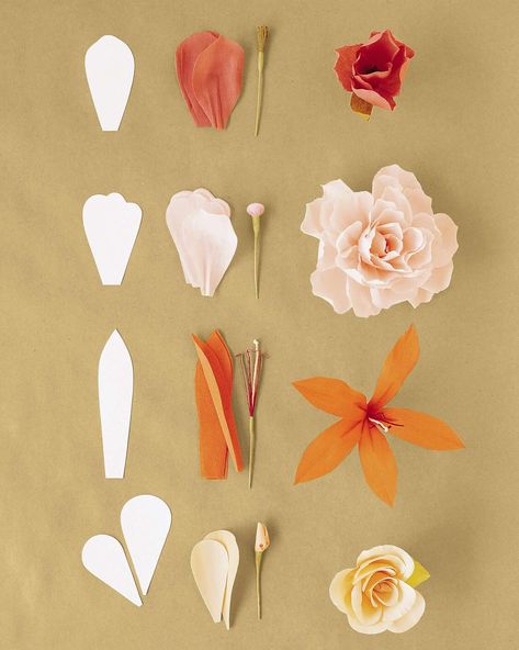 Crepe Flowers, Hadiah Diy, How To Make Crepe, Diy Flores, Desain Quilling, Fleurs Diy, Flowers Craft, How To Make Paper Flowers, Handmade Flowers Paper